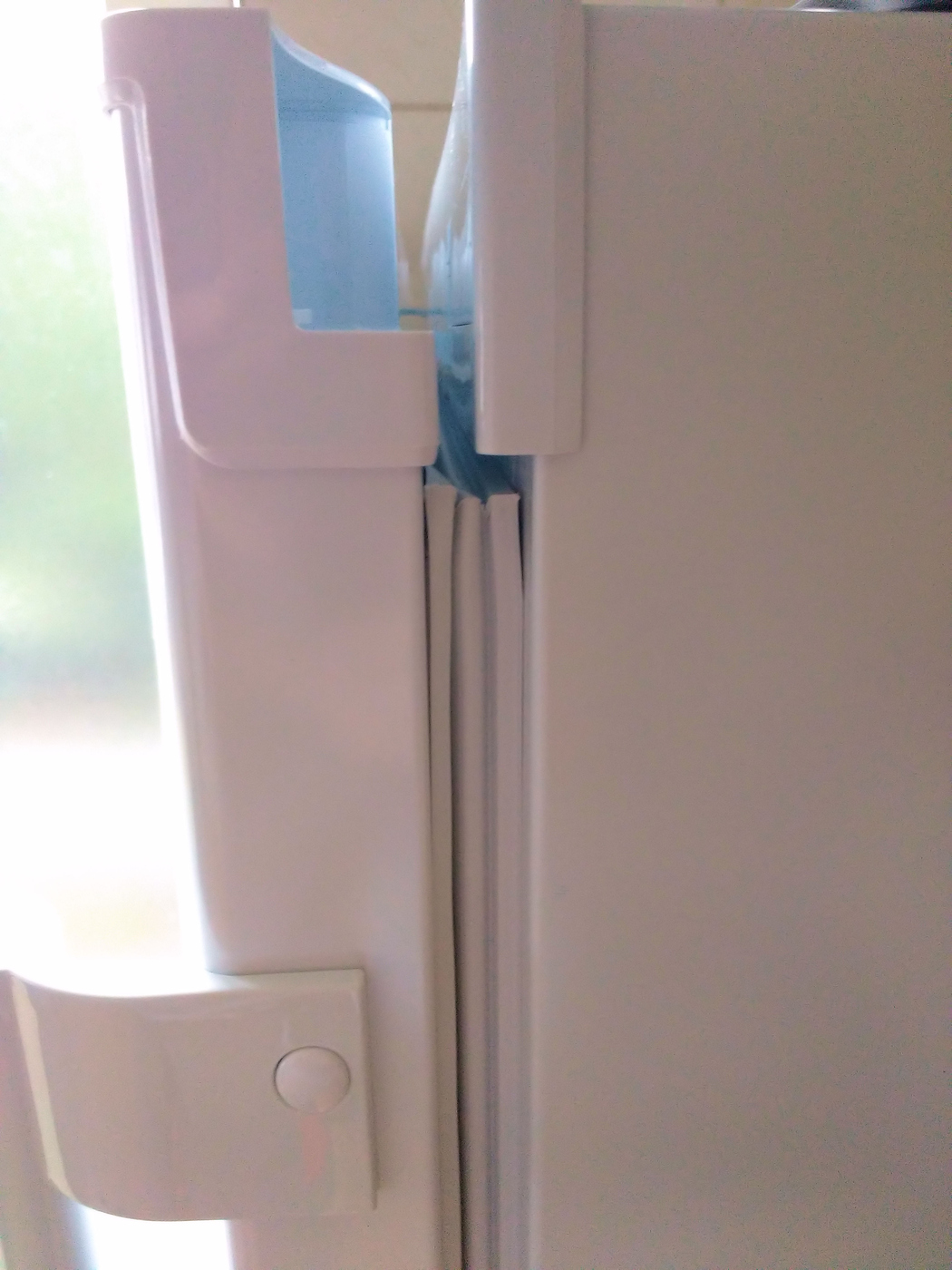 Brand new fridge, door top seal not sealing Page 1 Homes, Gardens
