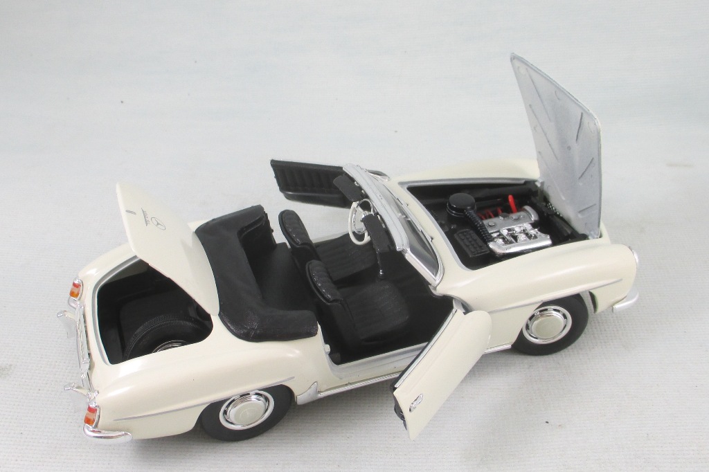 Maisto55MercedesSL190RR-vi.jpg