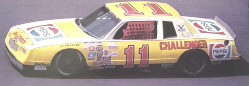 Darrell Waltrip Signed LE Ceramic Figurine (Salvino) | Pristine Auction - Foto 2