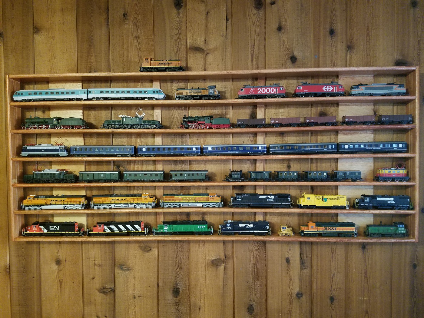 model train display case australia
