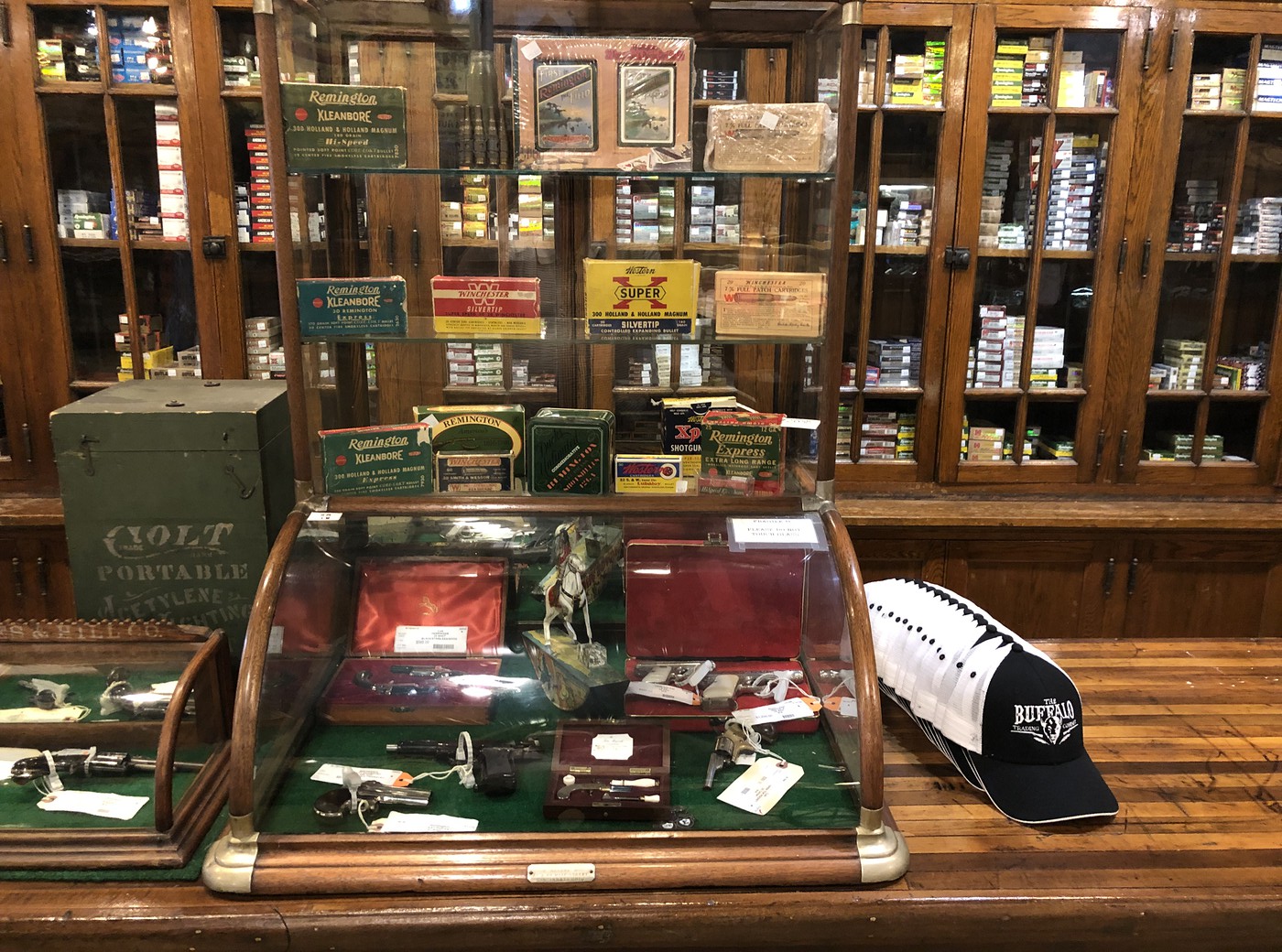 Unique Gun shops.............. Colt Forum