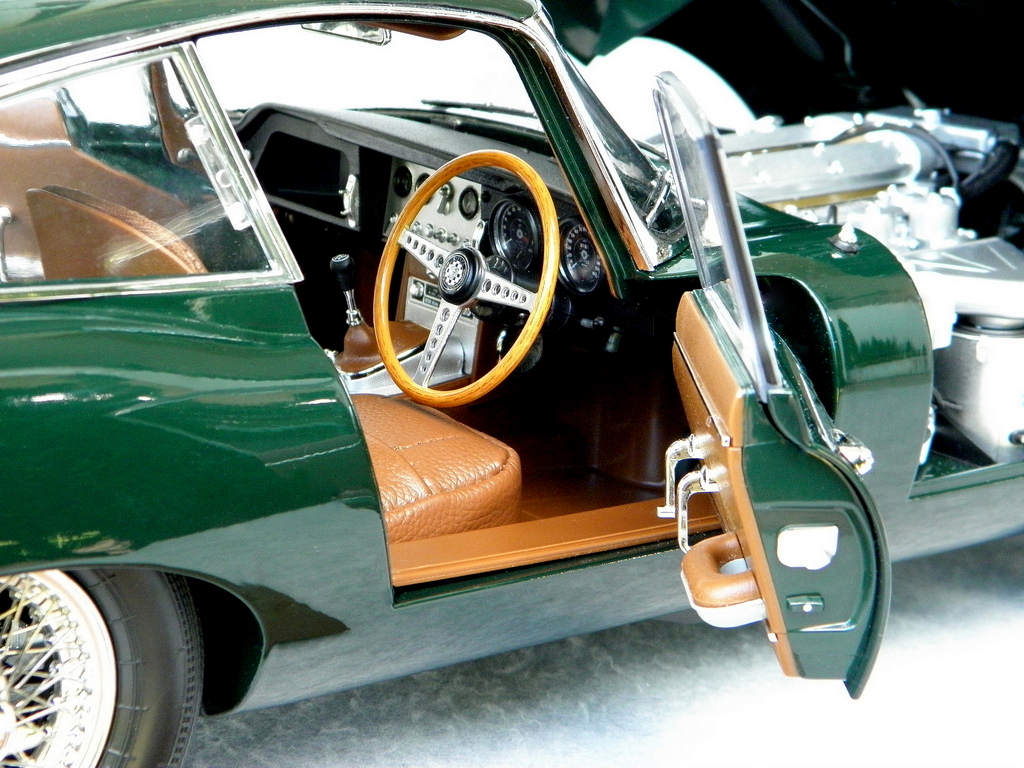 Large (1/8 scale) EType diecast kit from DeAgostini DiecastXchange Forum