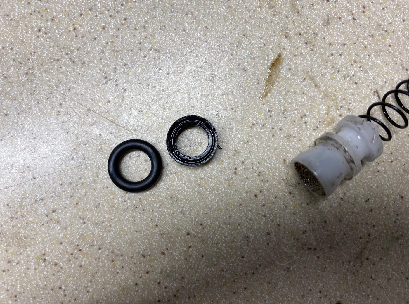 thumbnail image 2 of Piston & Seal Repair Kit For Magura MT5, MT7, MT8 Master Cylinder Levers 2 of 6
