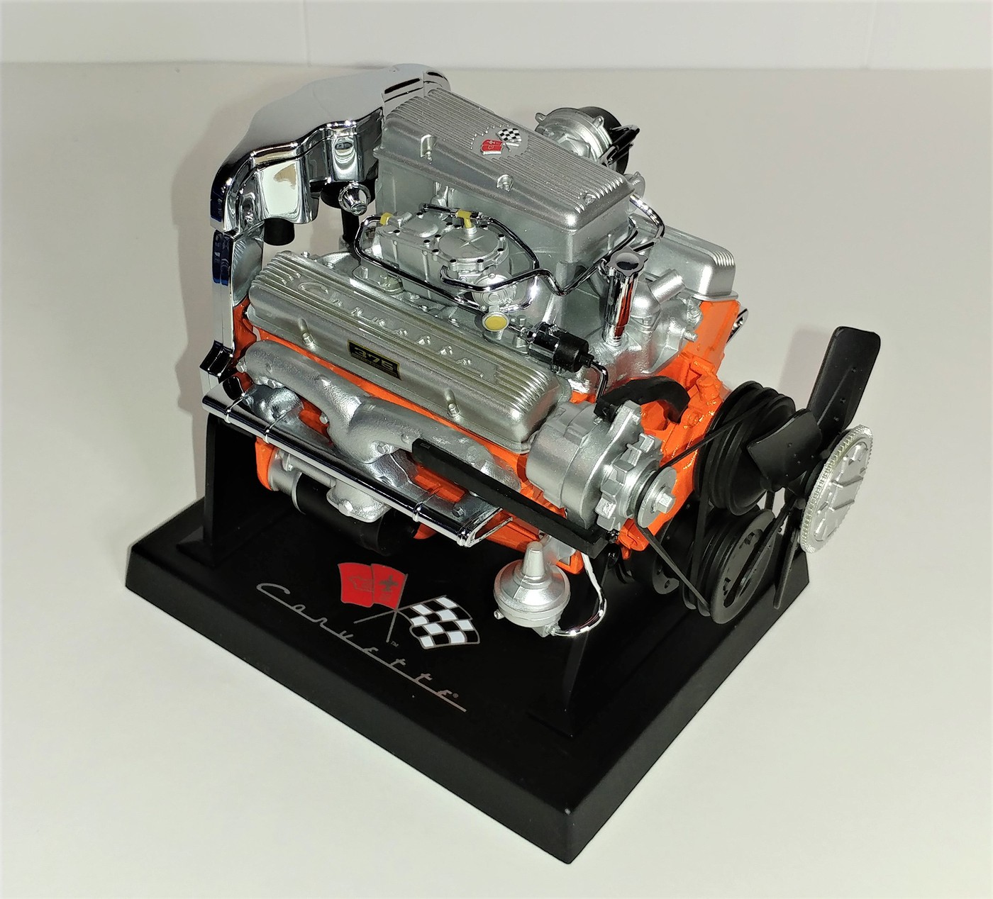 Revell 1/6 1963 Chevrolet 327 Ramjet Fuel Injection 375 HP