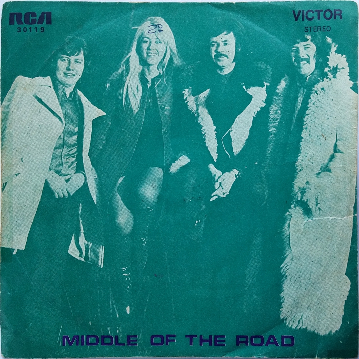 Middle of the Road Yellow Boomerang Angola front