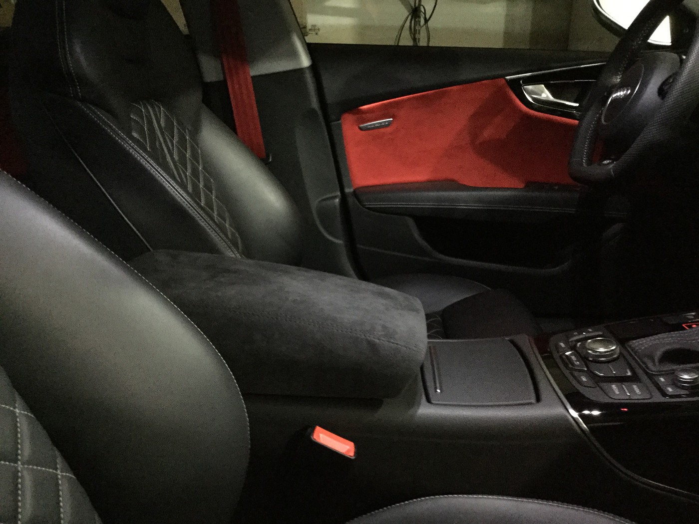 Italian Alcantara: Anthracite