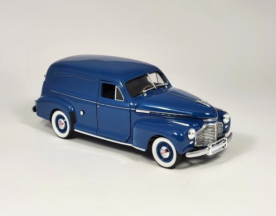 Durham Classics 1/43 - Chevrolet Panel Van 1941 Sacramento Bee - Édition Limitée 154/200