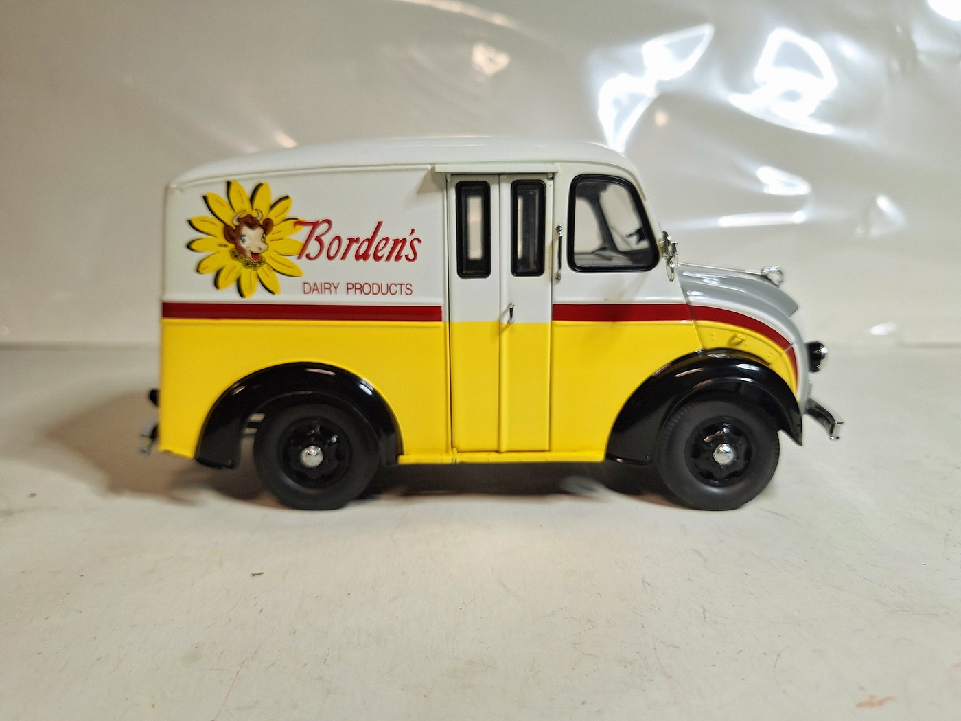 ダンバリーミント Borden's Milk Truck 1/24 875AF9F2-4B89-4900-8C7F-