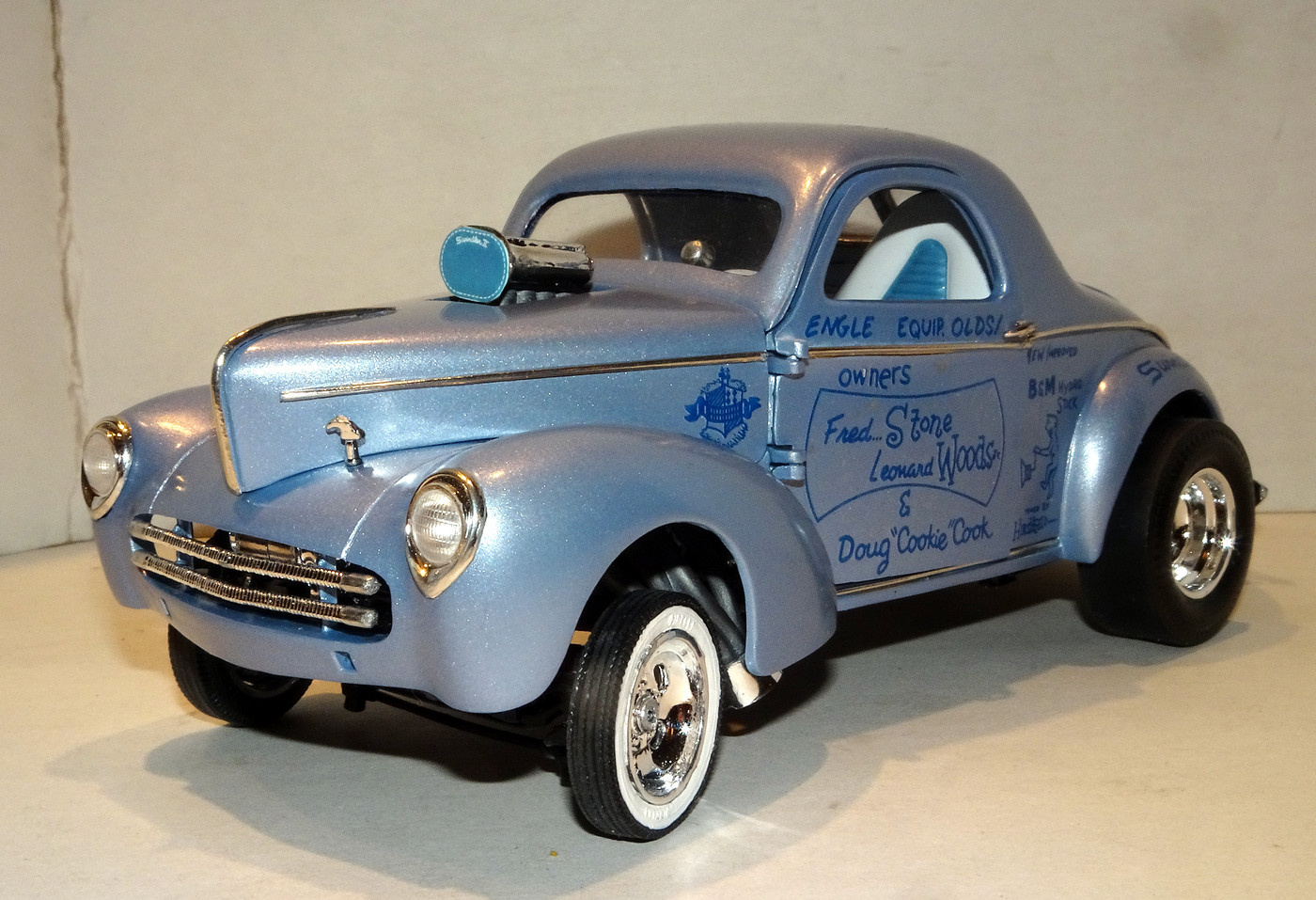 【中古】ｸﾙﾏS）Revell Stone Woods &amp; Cook Willy&#39;s Drag Racer Model Car[18][240018381109] Revell Stone, Woods & Cook Willy's Drag Racer Model Car 1:25