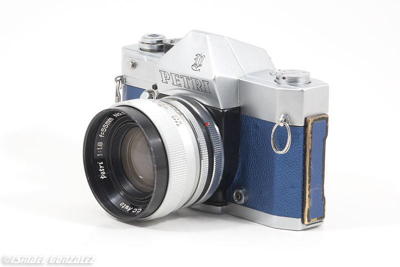 Mild custom 1965 Petri V6: It's a camera, not a car - PentaxForums.com