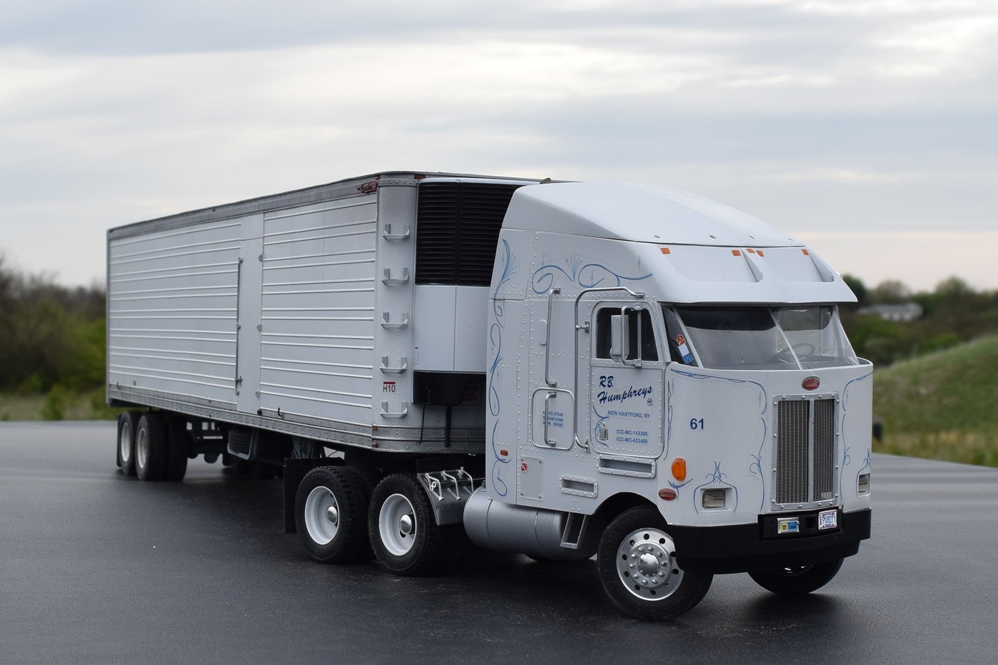 Peterbilt 372 - Model Trucks: Big Rigs and Heavy Equipment - Model Cars ...