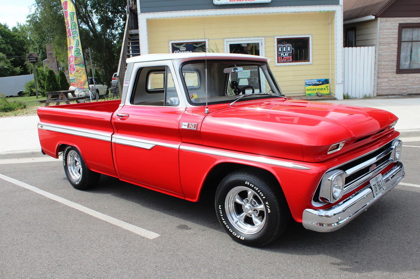 This evening I offer you a Sunday doubledip of fresh car show photos