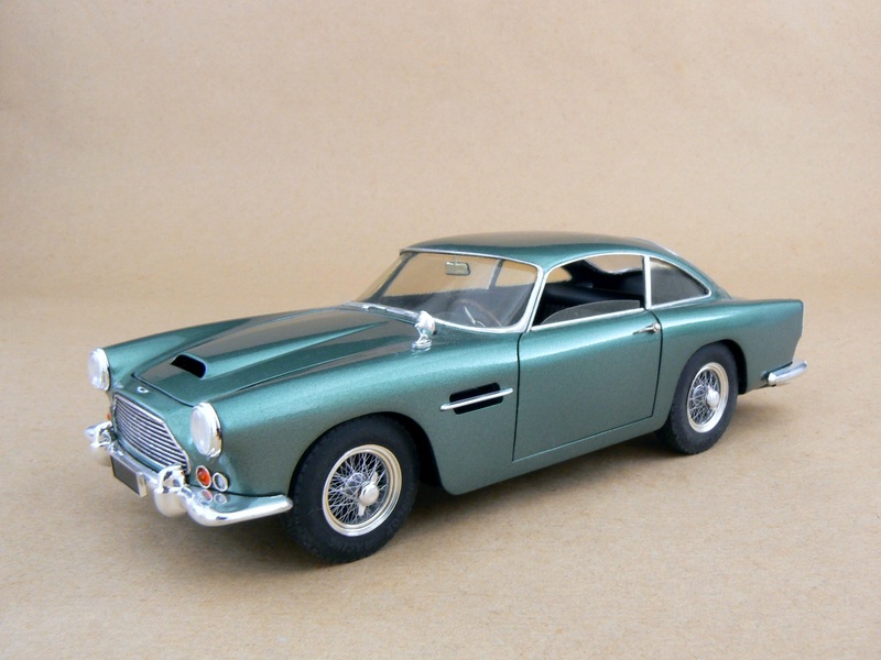 1961 Aston Martin DB4 1965 Aurora Kit/1991 Monogram Reissue Ready